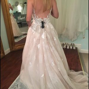 Never worn wedding dress